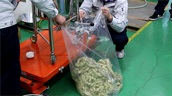 大量に排出される餃子の餡