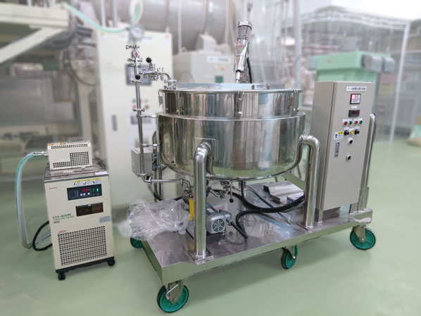 【特注事例】化学メーカー様 納入事例を公開しました:撹拌機座付鏡板型ジャケット容器