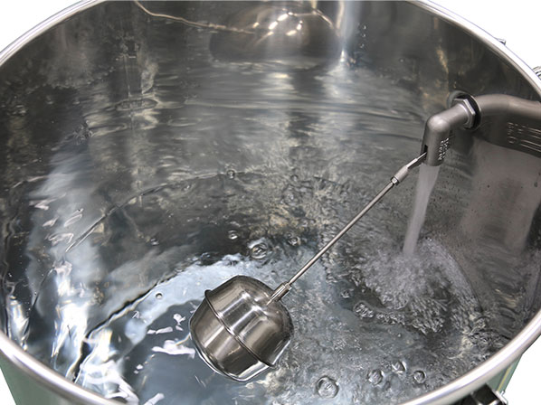 【特注事例】化学メーカー様 納入事例を公開しました：精製水供給用ステンレスタンク