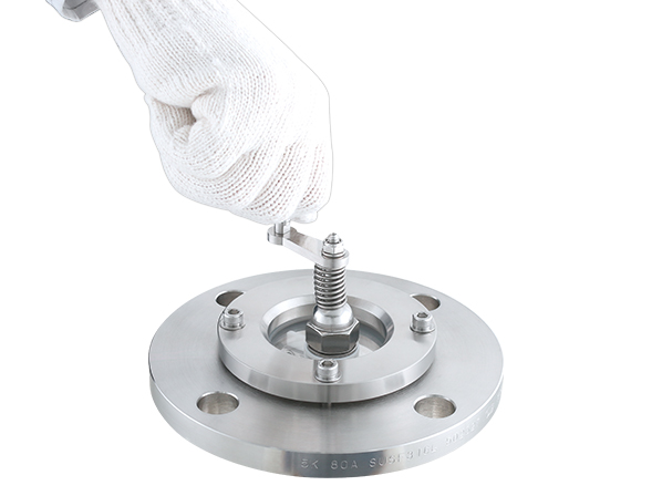 【新製品】窓の曇りに悩まされないのぞき窓|フランジ型ワイパー付のぞき窓